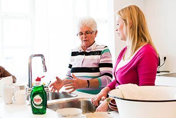 Wie schmeißen Sie den Haushalt so, Frau Mutter? 3 pg