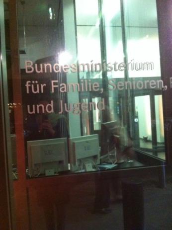 "Welches elektrische Küchengerät braucht Deine Mutter zum Rühren von Teig?" - Mein Besuch im Familienministerium 7 schwe7