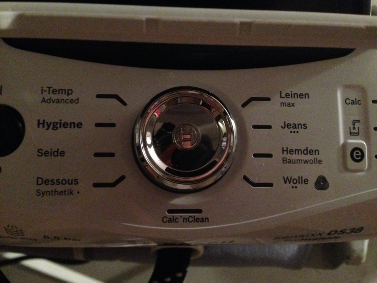 Gewinnt eine Bosch Dampfstation und erfahrt, warum Katharina zu Hause die Einzige ist, die bügelt 2 bosch2