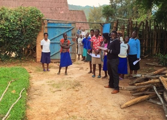 Wie eine Reise Janines Leben für immer umkrempelte - Intombi: Ziegenprojekt für Ruanda 4 philbertandgirls 1