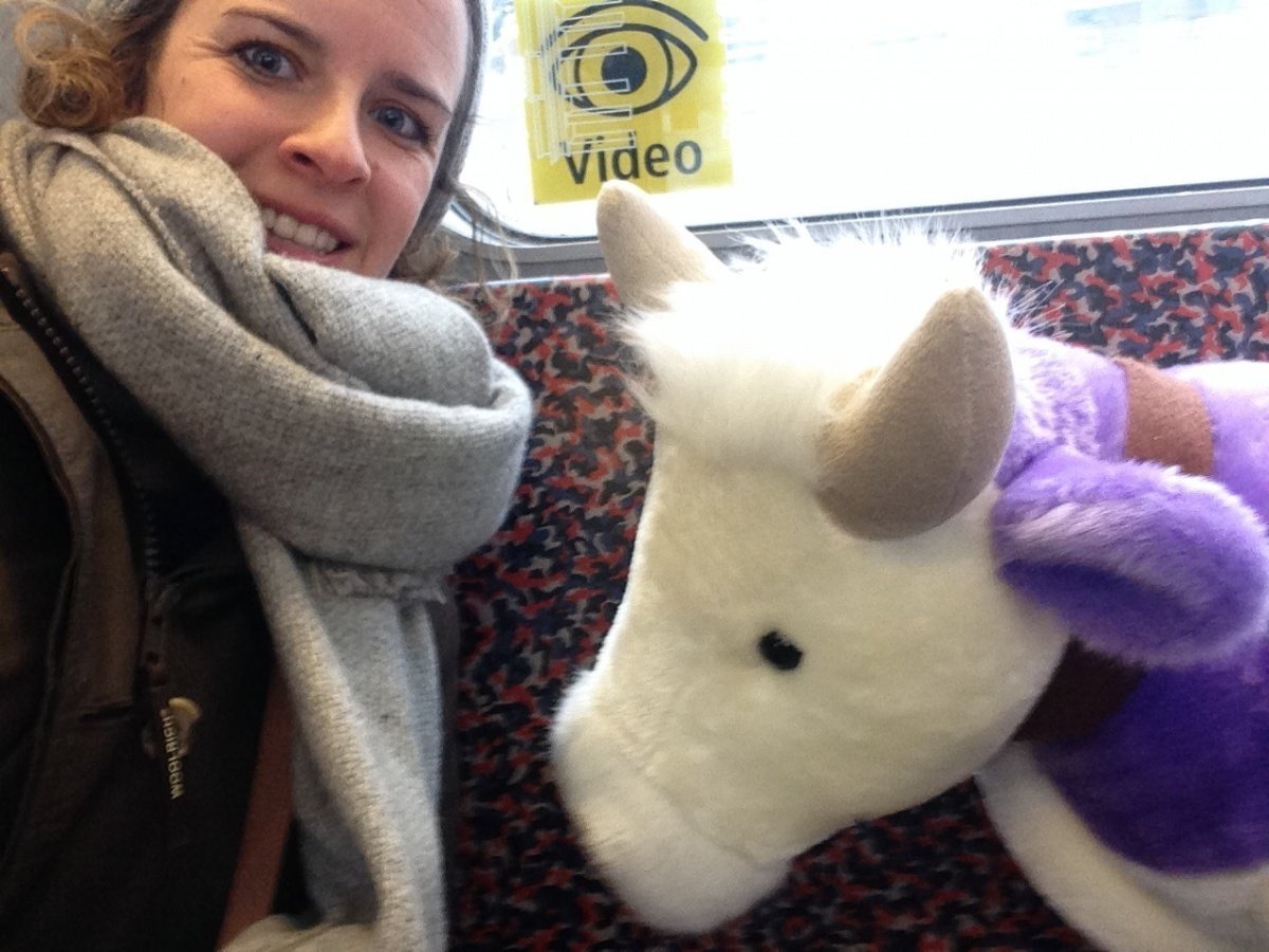 Kooperation mit MILKA: Wie dieser „Lila Liebling“ zuerst Lisa auf dem Land und dann Katharina in der Stadt besuchen durfte - Ihr könnt zehn Lieblinge gewinnen! 13 milka5