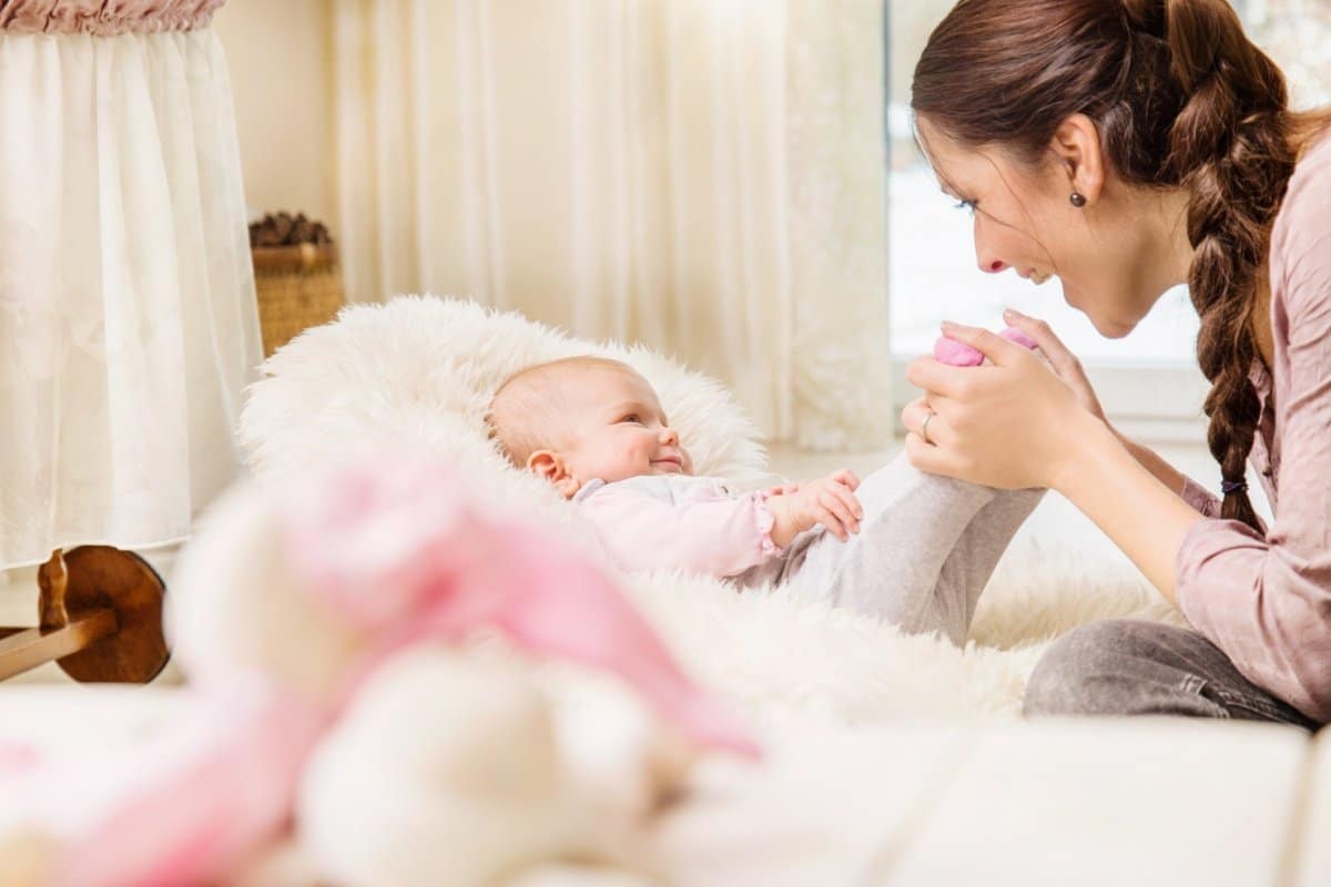 Mit Kind zu Hause oder auf Achse: Bin ich in der Elternzeit eigentlich krankenversichert? 3 babyglueck sbk1217 22578 s