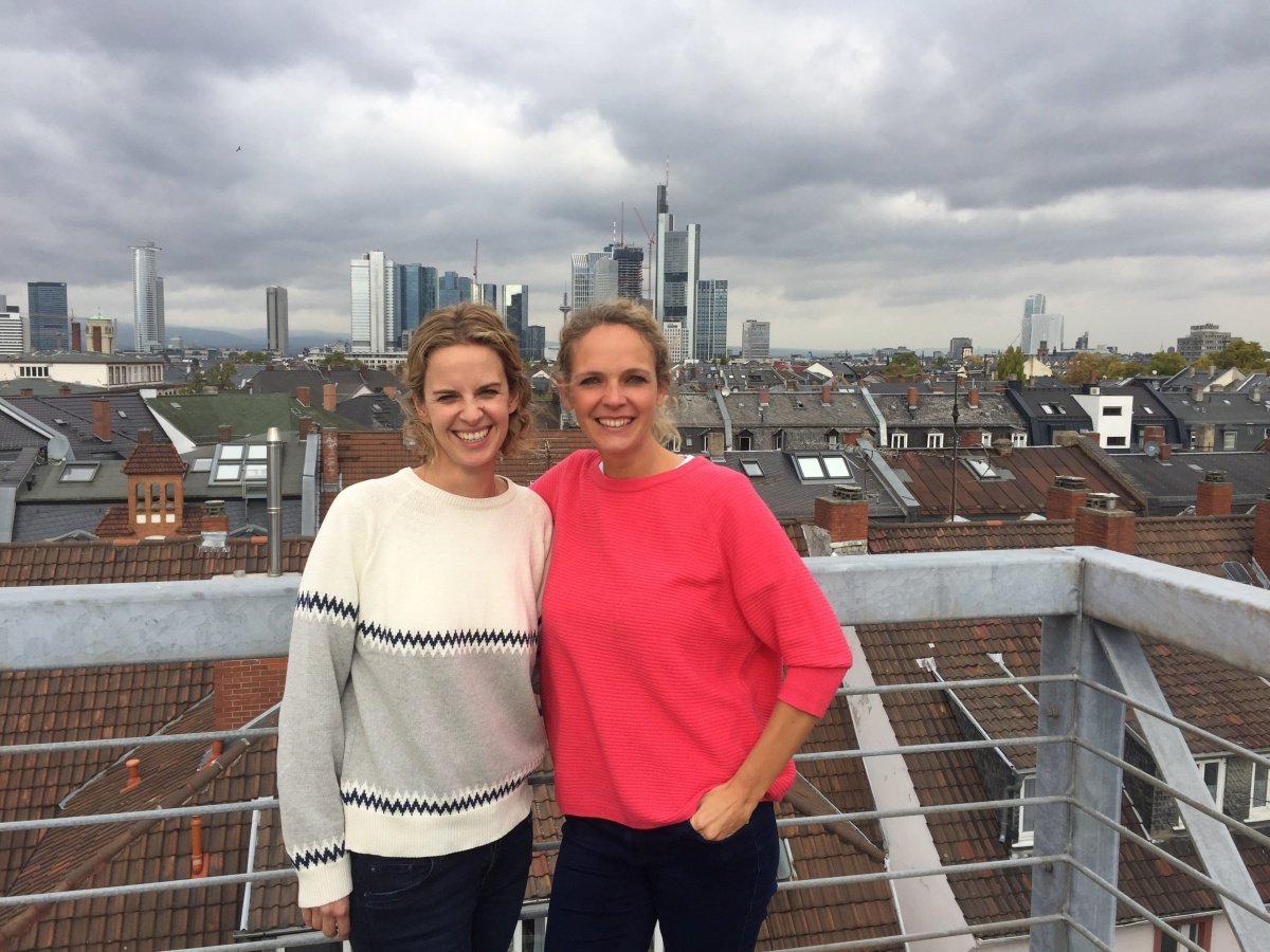 Mädelstreffen in Frankfurt: Wie sich Lisa und Katharina endlich mal wiedersahen 7 frankfurt dachterrasse