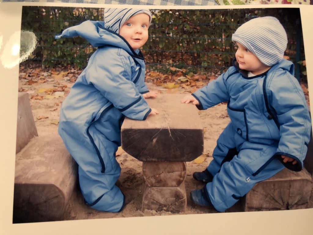 12 Jahre Zwillinge: Der Wahnsinn auf vier Beinen 3 12Geb10