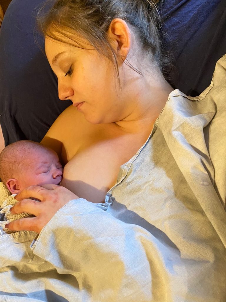 Alleingeburt: Ich habe mein 3. Kind ohne Hebamme und Ärzte bekommen 2 Romina 1