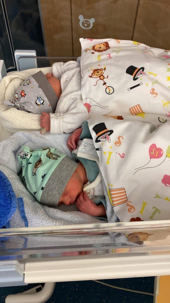 Zweimal Zwillinge in einem Jahr: Vier Kinder für Sarah im Jahr 2022 4 Zweimal Zwillinge in einem Jahr