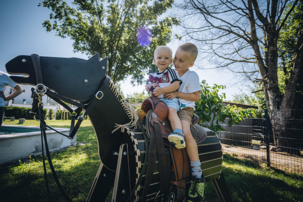 Holzpferd ferdi: Endlich den Traum vom eigenen Pferd erfüllt 6 Holzpferd