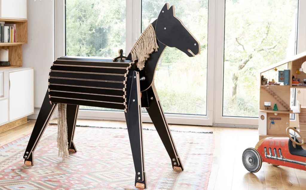 Holzpferd ferdi: Endlich den Traum vom eigenen Pferd erfüllt 3 Holfpferd