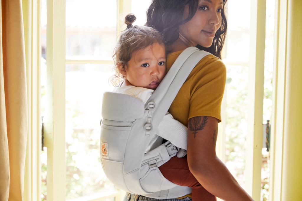 Frage an die Expertin: Lernt mein Kind später laufen, wenn ich es viel trage? 7 Laufen