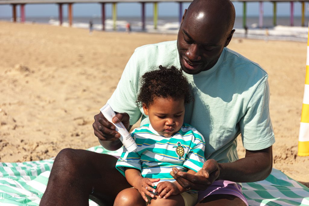 Sonne satt: Mit dem Naïf-Sonnenschutz könnt ihr den Sommer richtig genießen! 6 N4