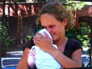 Früher waren die Wehen kürzer. Aber das Glück nicht kleiner... Lisa über das Glück über ihre Erstgeborene 18 sieben