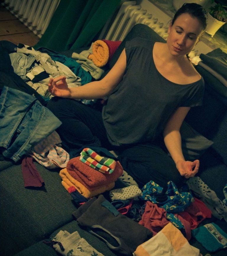 Ohhhmmm, hier gibt´s Yoga-Tricks von Julia gegen Mama-Stress 28 meditierenzwischenwaeschebergen fotor