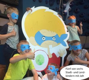 Familienzusammenführung der Stadt- und der Landfamilie im Vienna House Easy Berlin 18 vienna gruppenbild
