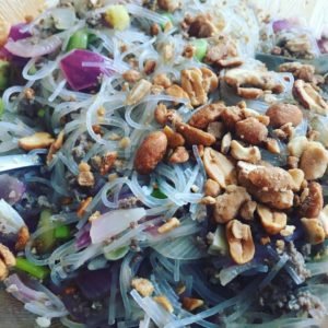 Rezept: Glasnudelsalat, der auch Kindern schmecken könnte... 19 glasnudelsalat erdnuesse