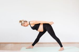 Yoga für Schwangere und Mamas: Wir verlosen Kurse für innere Ruhe und einen kräftigen Körper 19 schwangerschaftsyoga 2 foto credit anne brunier